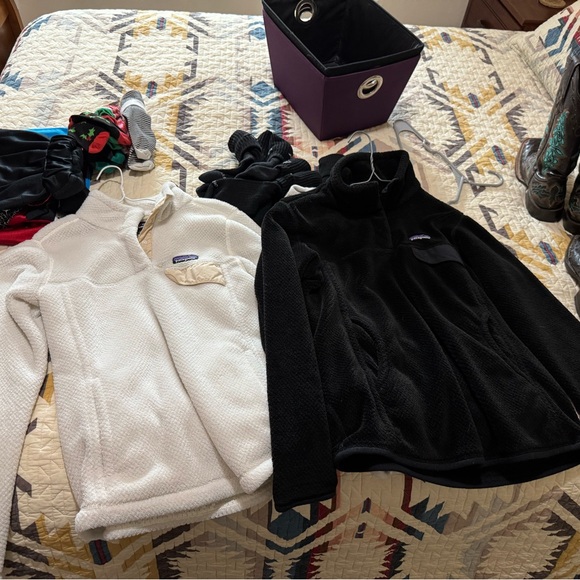 Patagonia Black and White Fleece Jackets - Picture 1 of 3